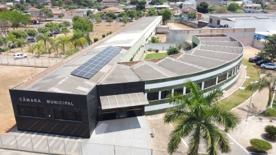 Câmara de Várzea da Palma instala sistema de energia solar